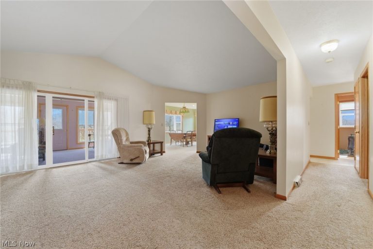 28 Lake Park Road, Conneaut, OH - Photo 8