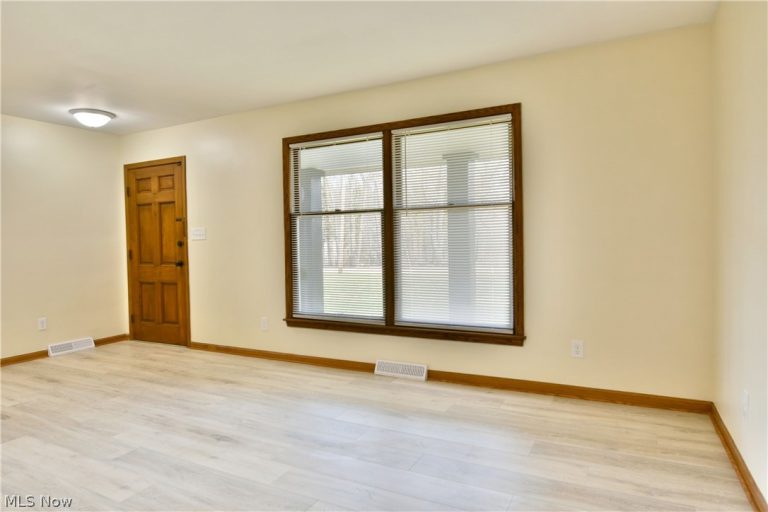 928 Bedford Road, Brookfield, OH - Photo 8