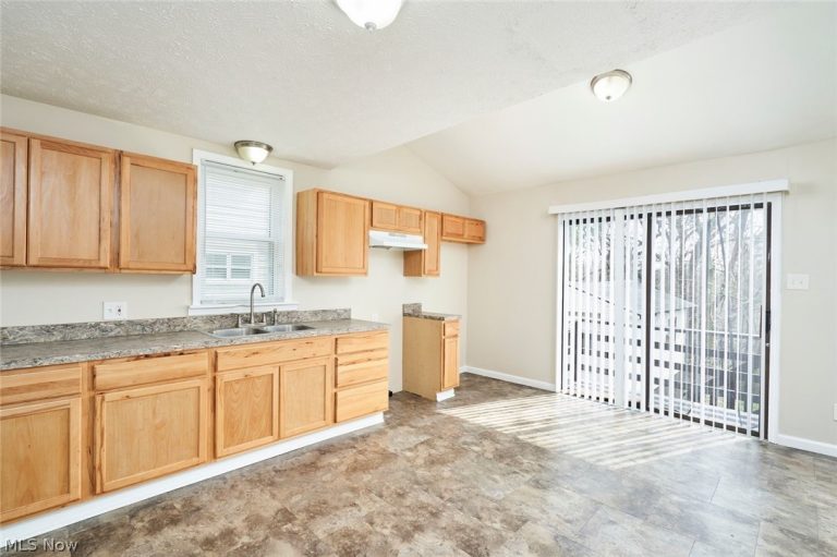 85 Mount View Avenue, Akron, OH - Photo 8