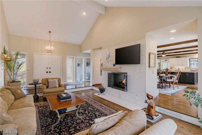 8 Louis Drive, Pepper Pike, OH - Photo 6