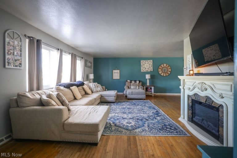 6787 Anthony Lane, Parma Heights, OH - Photo 4
