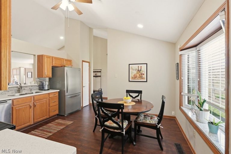 16506 Sunwood Oval, Strongsville, OH - Photo 5