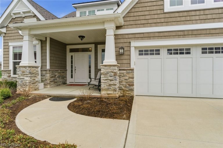 31523 Pier East, Avon Lake, OH - Photo 2