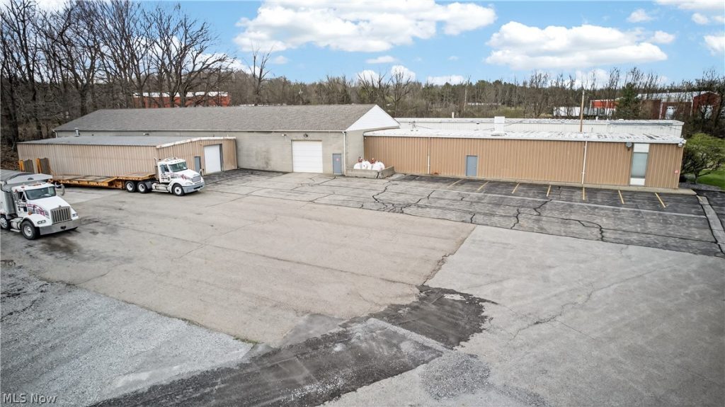 3060 Gale Drive, Hubbard, OH