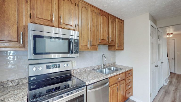 4625 Cox Drive #B, Stow, OH - Photo 6