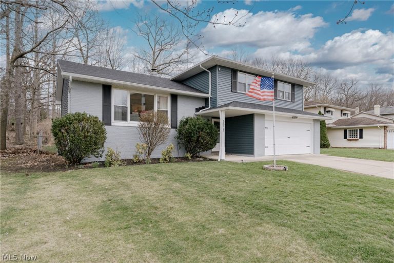 5301 Regency Drive, Parma, OH - Photo 2