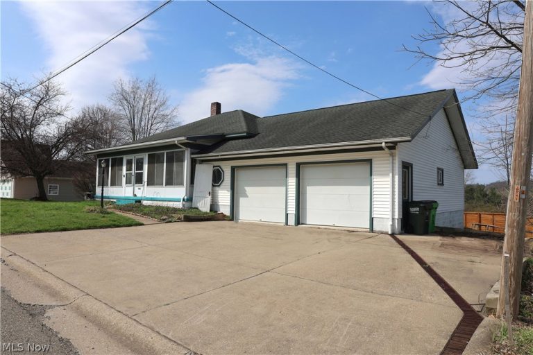 662 Monroe Street, Millersburg, OH - Photo 2