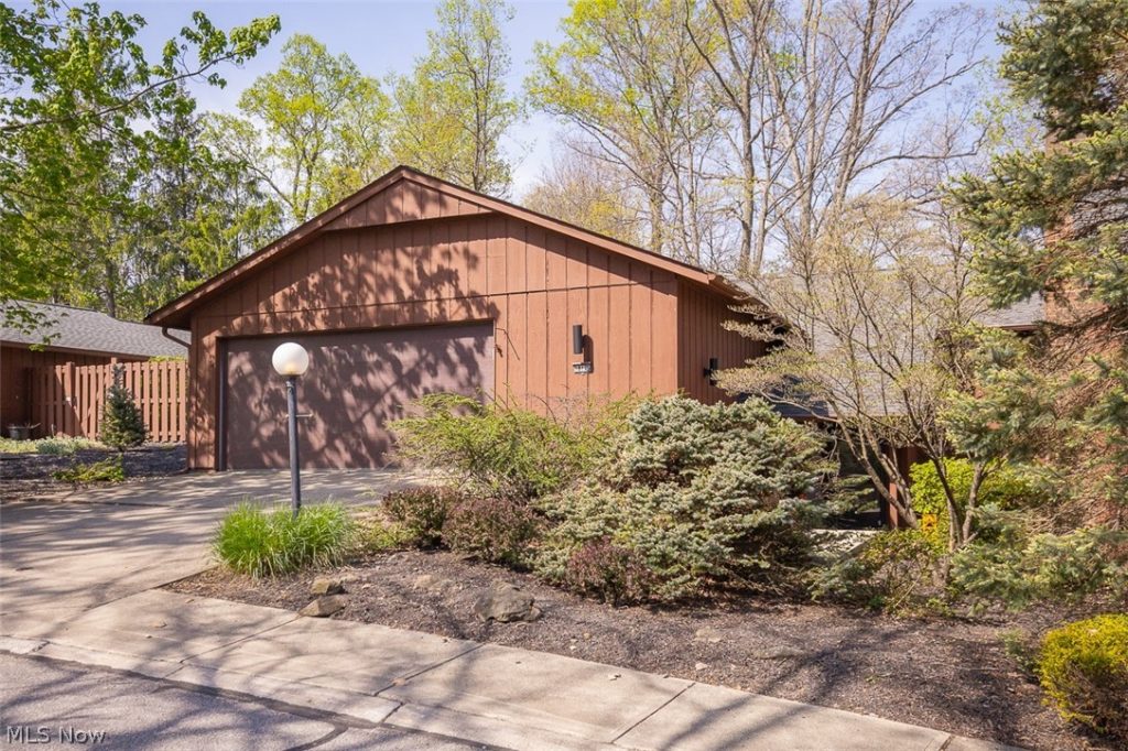 18175 Trailside Place, Strongsville, OH
