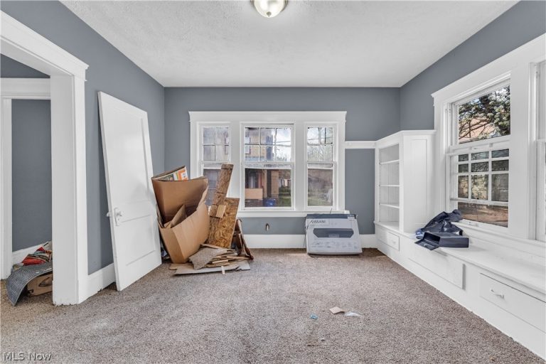 9303 Kempton Avenue, Cleveland, OH - Photo 6