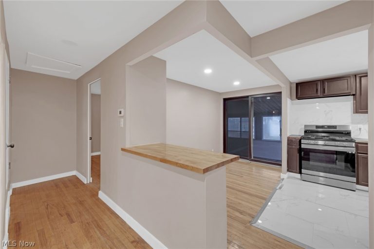 6377 Ledgebrook Drive, Brook Park, OH - Photo 5