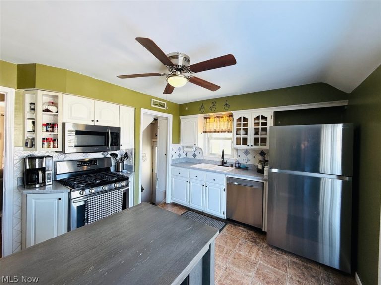 6308 Delora Avenue, Brooklyn, OH - Photo 4