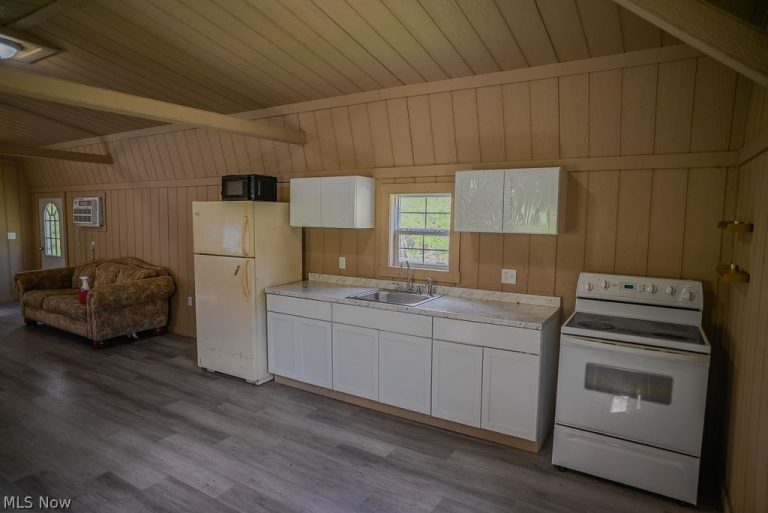 1547 Providence Road, Elizabeth, WV - Photo 4