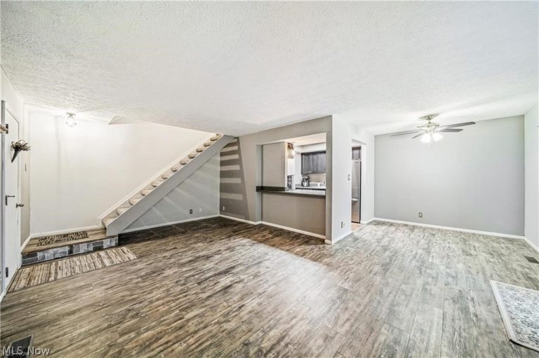 7987 Carriage Circle, Mentor, OH - Photo 8