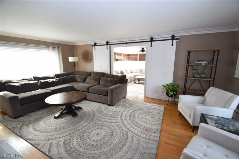 225 Cadillac Drive, Youngstown, OH - Photo 3