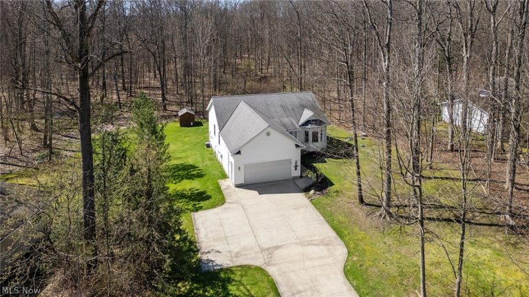 13360 Green Drive, Chesterland, OH - Photo 3