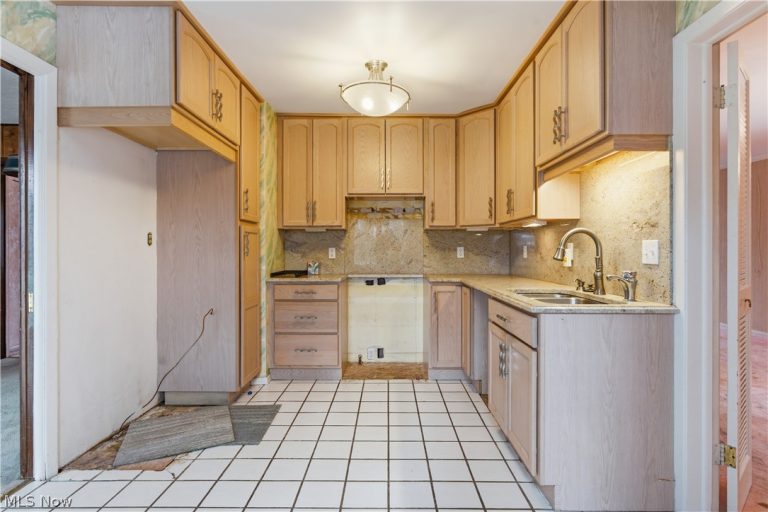 4520 University Parkway, University Heights, OH - Photo 6