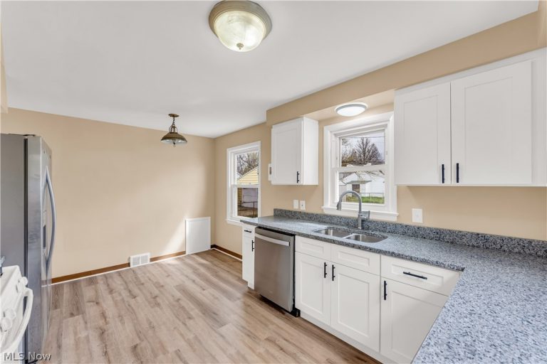 655 240th Street, Euclid, OH - Photo 8