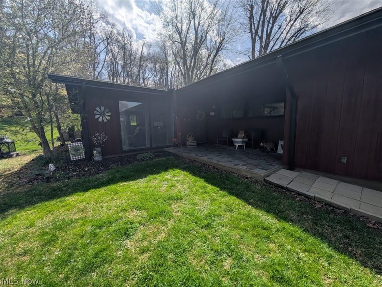 228 Crowley Drive, Roseville, OH - Photo 2