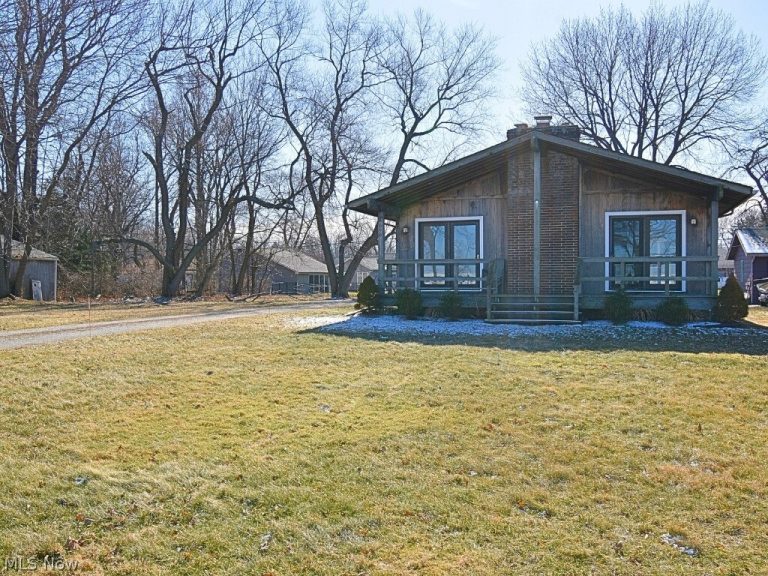 9090 Headlands Road, Mentor, OH - Photo 5