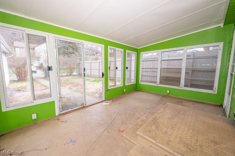 1055 Ambrose Avenue, East Liverpool, OH - Photo 6
