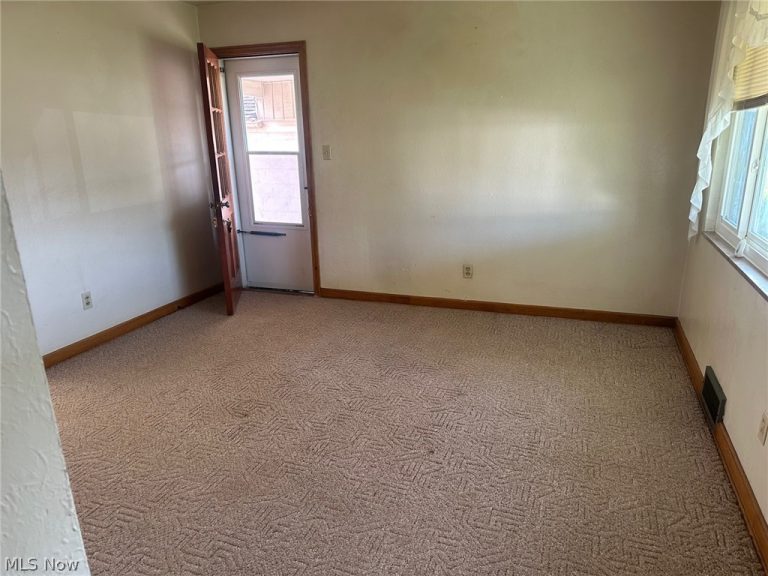 2407 36th Street, Parkersburg, WV - Photo 8