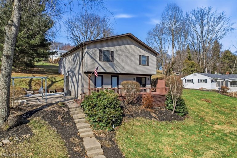 1511 Lake Front Drive, Salem, OH - Photo 2