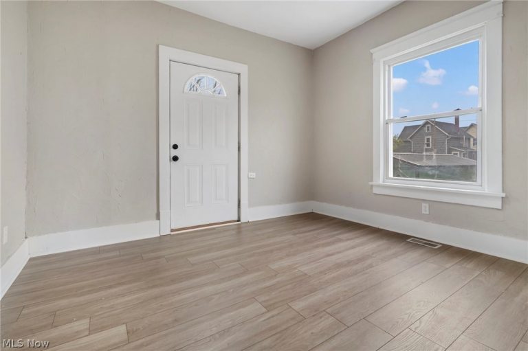 1308 Laiblin Place, Canton, OH - Photo 8