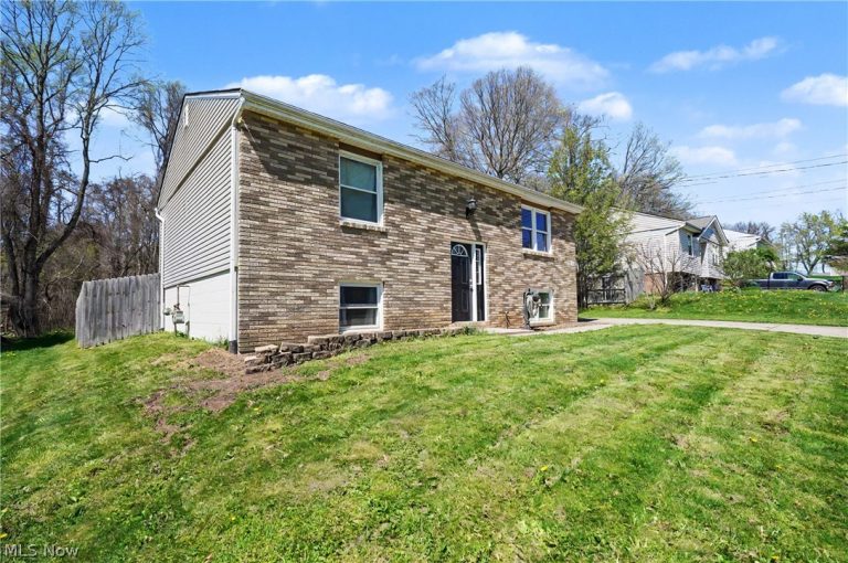3781 Pelham Lane, Kent, OH - Photo 2