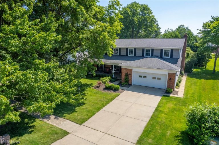 18211 Winchester Court, Strongsville, OH - Photo 2
