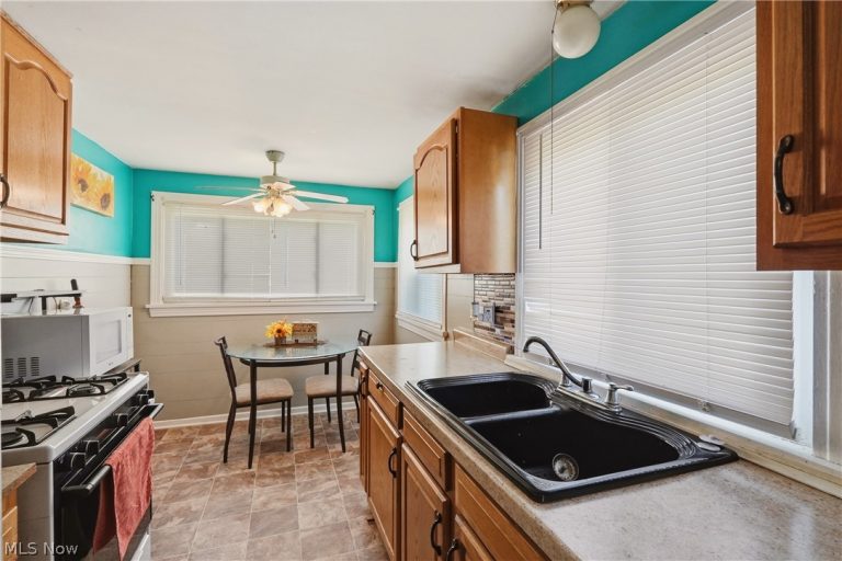 2743 Lincoln Way, Massillon, OH - Photo 6