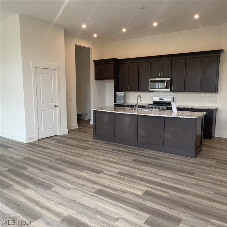 3621 Great Windsor Lane, Green, OH - Photo 6