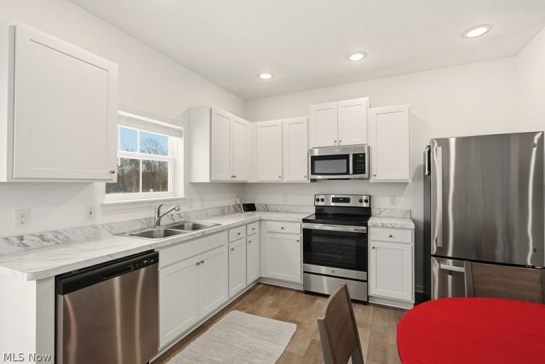 677 Crossings Lane, Akron, OH - Photo 6