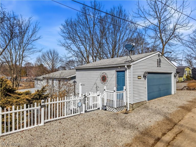 32242 Woodale Drive, Hanoverton, OH - Photo 2