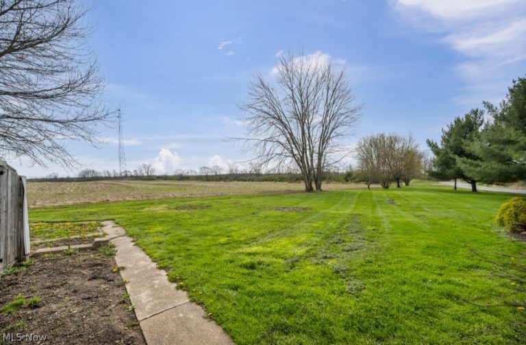 15593 Franchester Road, Burbank, OH - Photo 8