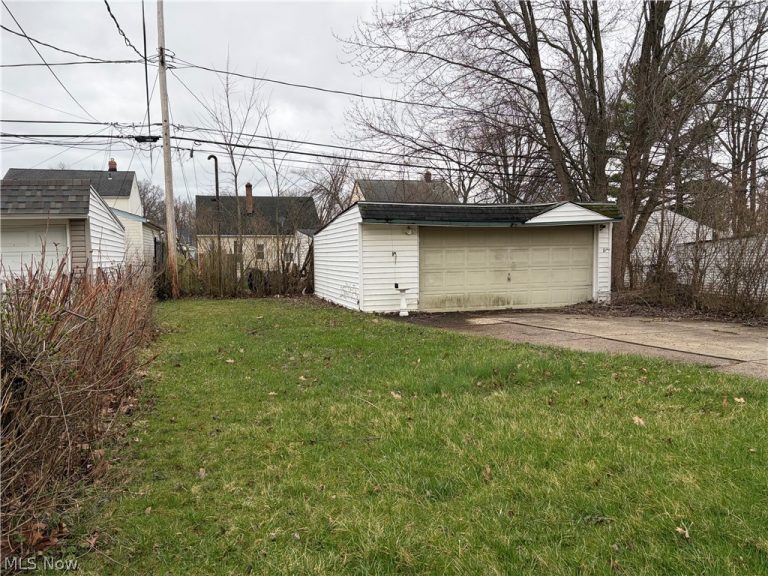 14112 Krems Avenue, Maple Heights, OH - Photo 4