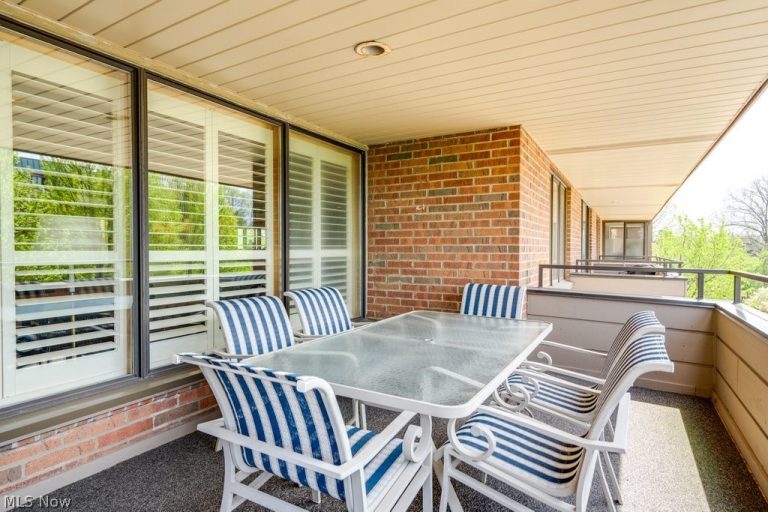 5200 Three Village Drive #3-DF, Lyndhurst, OH - Photo 8