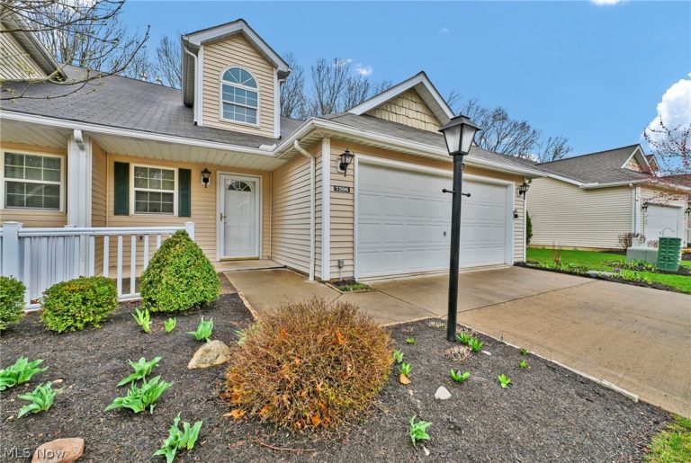 7596 Willow Woods Drive, North Olmsted, OH - Photo 2
