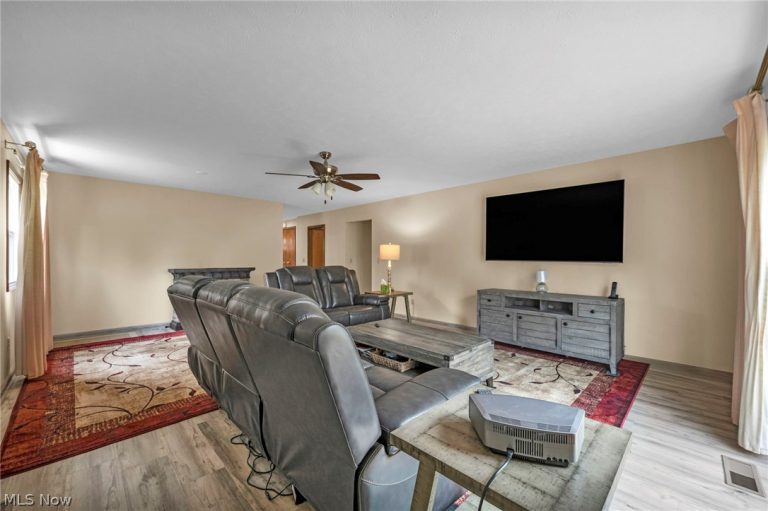 9841 Brookline Oval, Strongsville, OH - Photo 4
