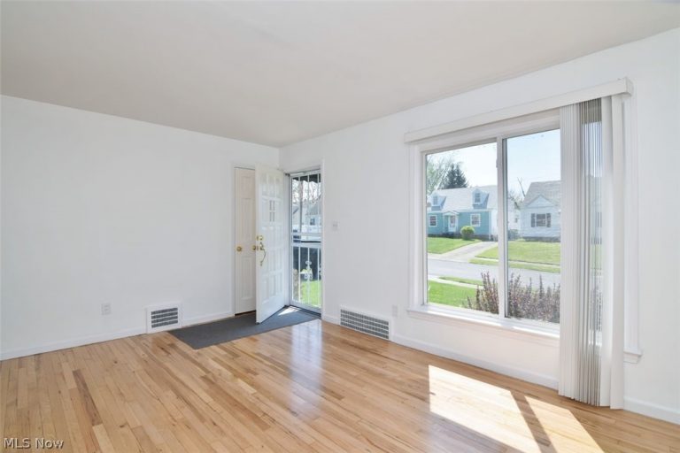 20919 Hansen Road, Maple Heights, OH - Photo 3