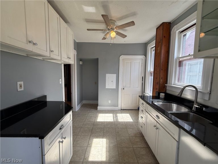 3860 37th Street, Cleveland, OH - Photo 8