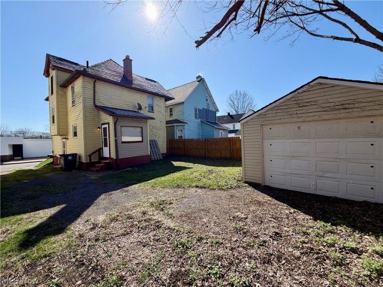 909 Clarendon Avenue, Canton, OH - Photo 8