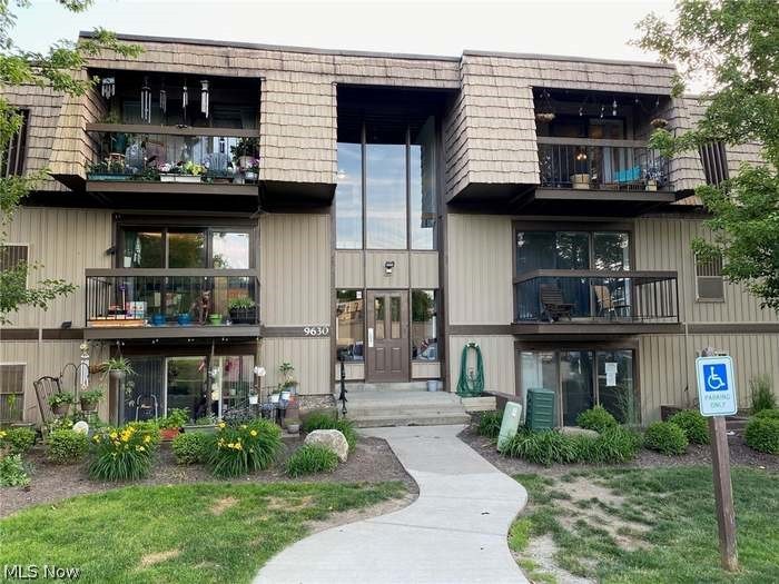 9630 Cove Drive #16A, North Royalton, OH, 44133