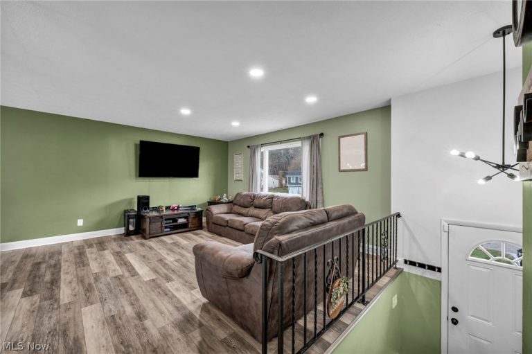 692 Zeletta Drive, Akron, OH - Photo 6