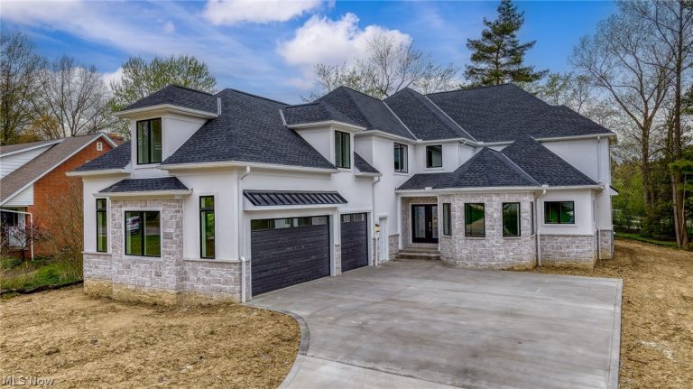 26117 Woodland Road, Beachwood, OH - Photo 2