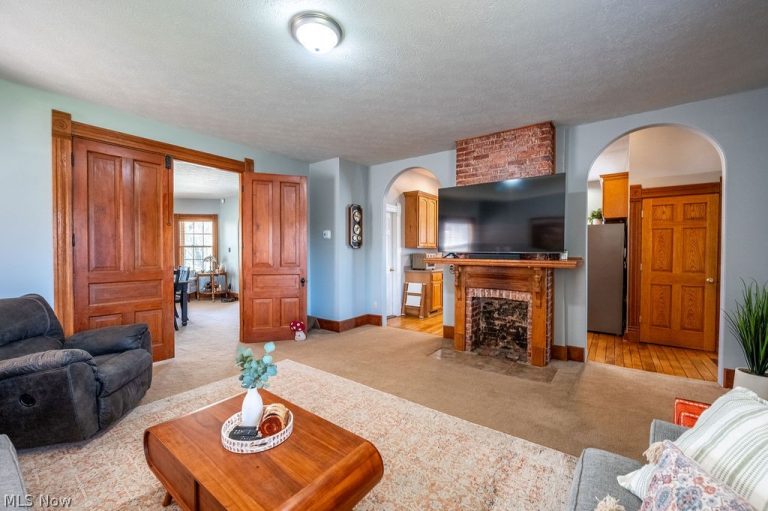 403 Columbia Avenue, Williamstown, WV - Photo 6