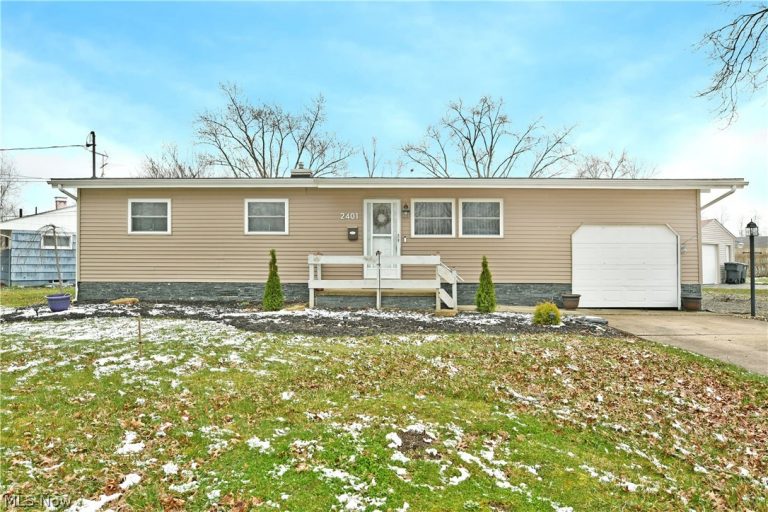 2401 Stewart Drive, Warren, OH - Photo 2