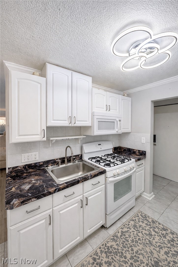 1372 Golden Gate Boulevard #B-201, Mayfield Heights, OH - Photo 8