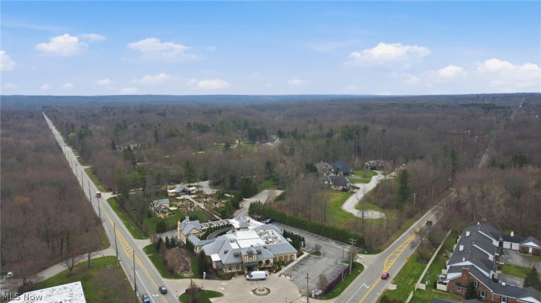 Lancaster Court, Chagrin Falls, OH - Photo 3