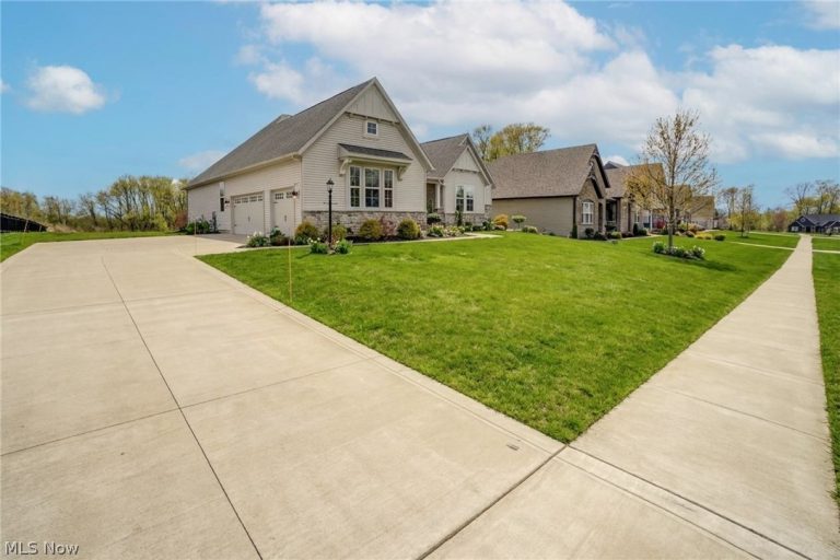 2848 Galway Drive, Brunswick Hills, OH - Photo 4