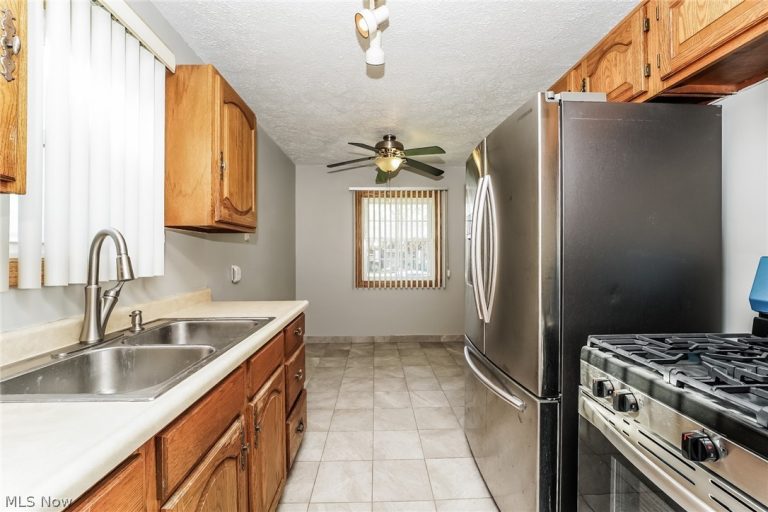 16315 Westview Avenue, Cleveland, OH - Photo 8